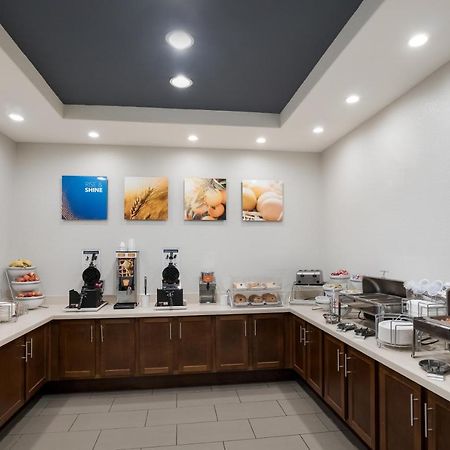 Comfort Inn & Suites Victoria North Экстерьер фото