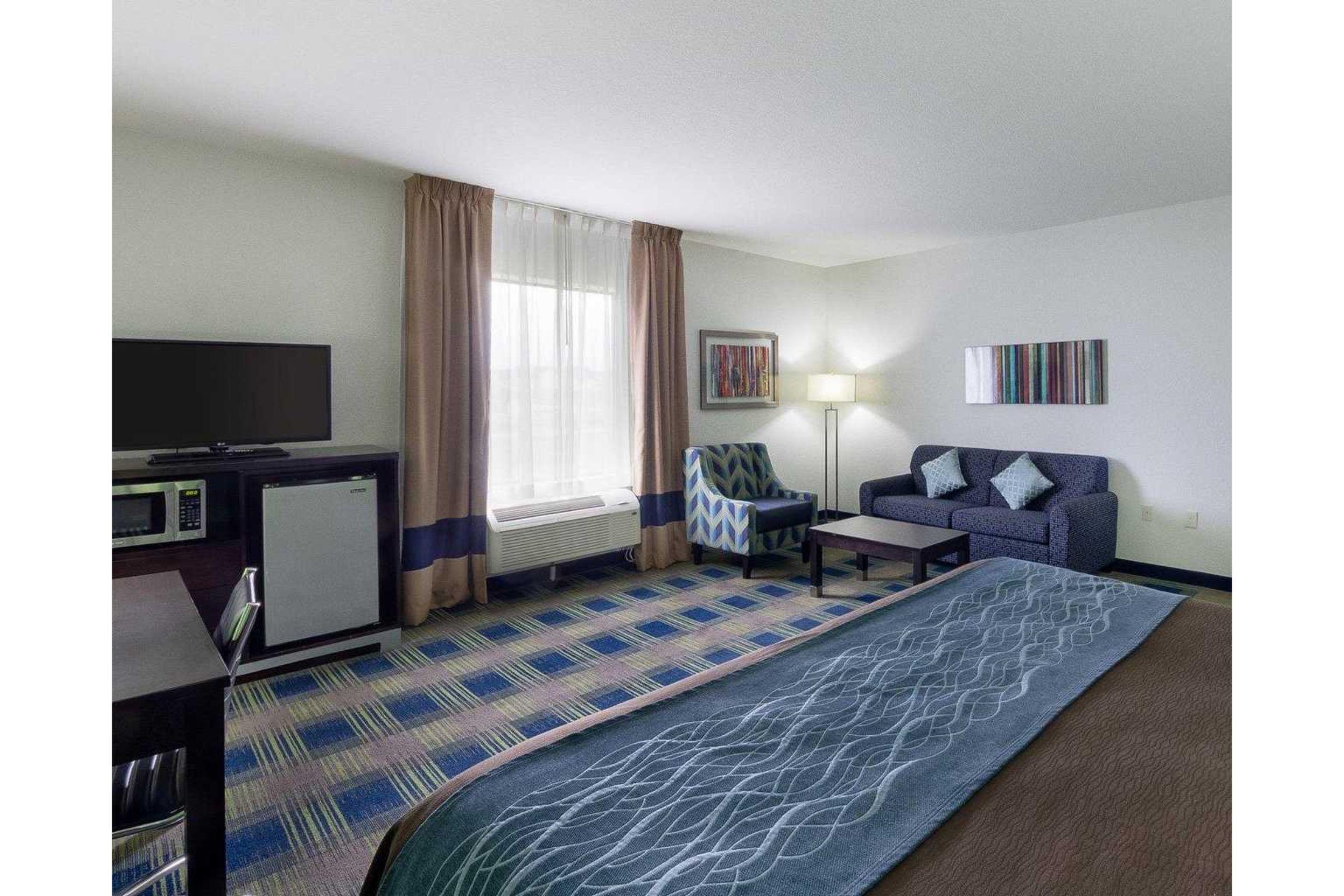 Comfort Inn & Suites Victoria North Экстерьер фото