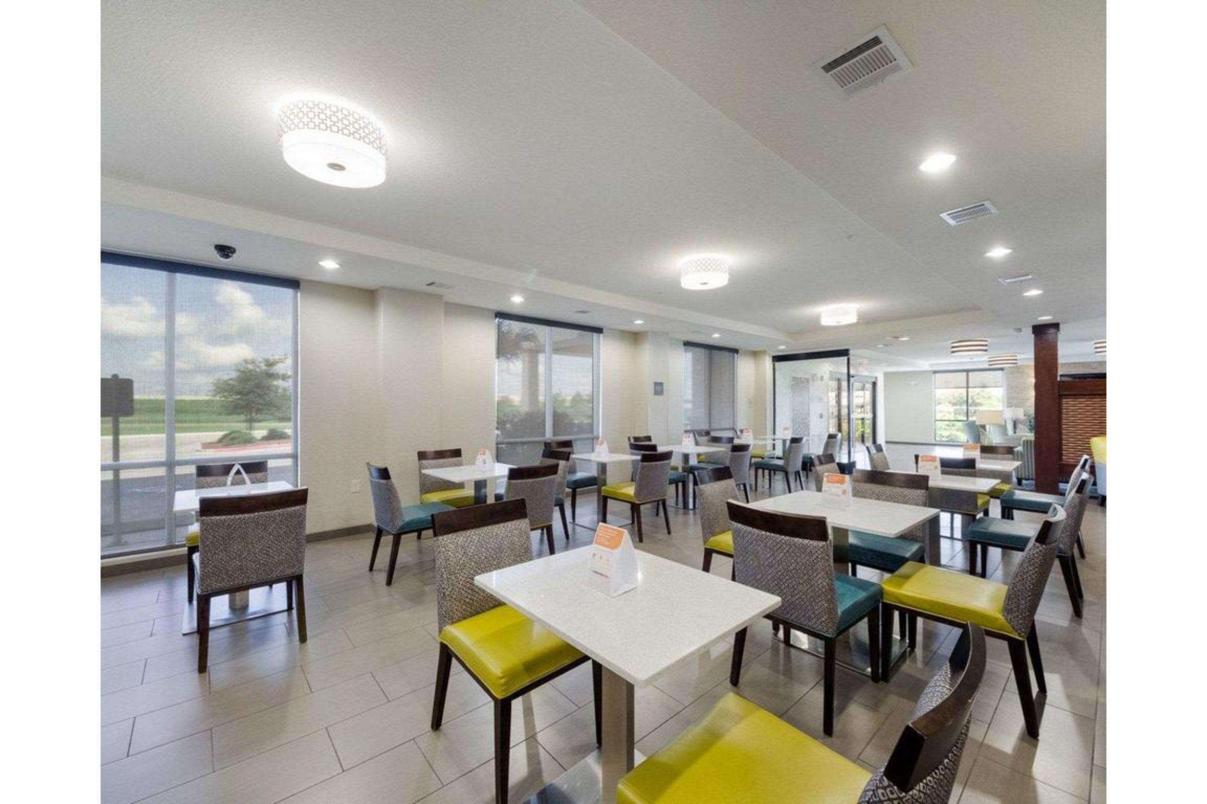 Comfort Inn & Suites Victoria North Экстерьер фото