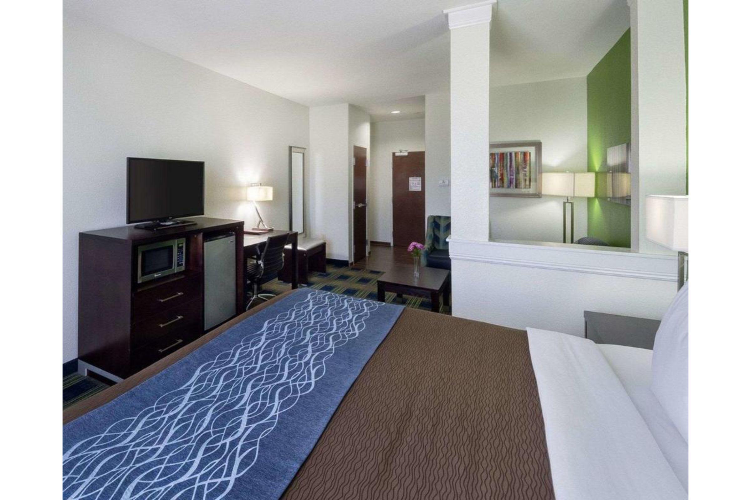 Comfort Inn & Suites Victoria North Экстерьер фото