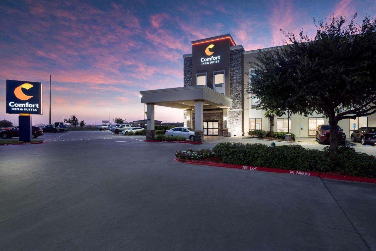 Comfort Inn & Suites Victoria North Экстерьер фото