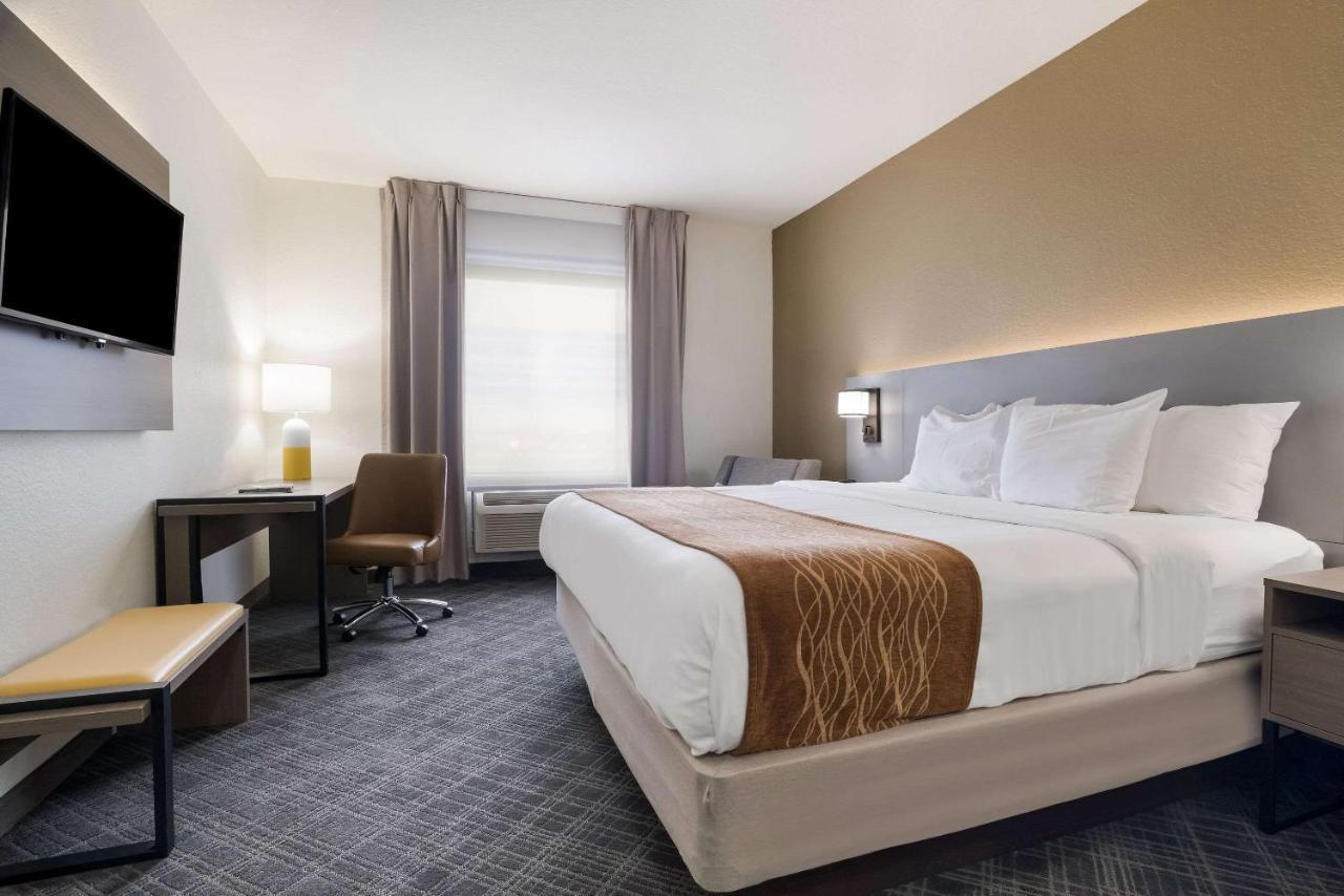 Comfort Inn & Suites Victoria North Экстерьер фото