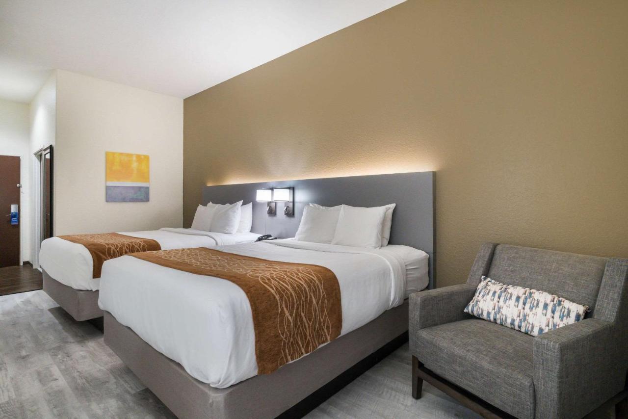Comfort Inn & Suites Victoria North Экстерьер фото