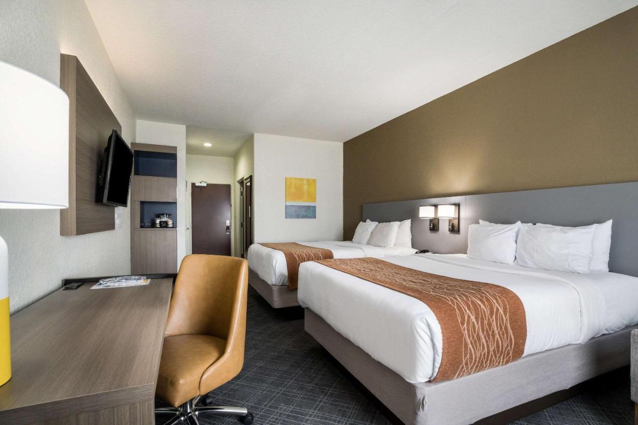 Comfort Inn & Suites Victoria North Экстерьер фото