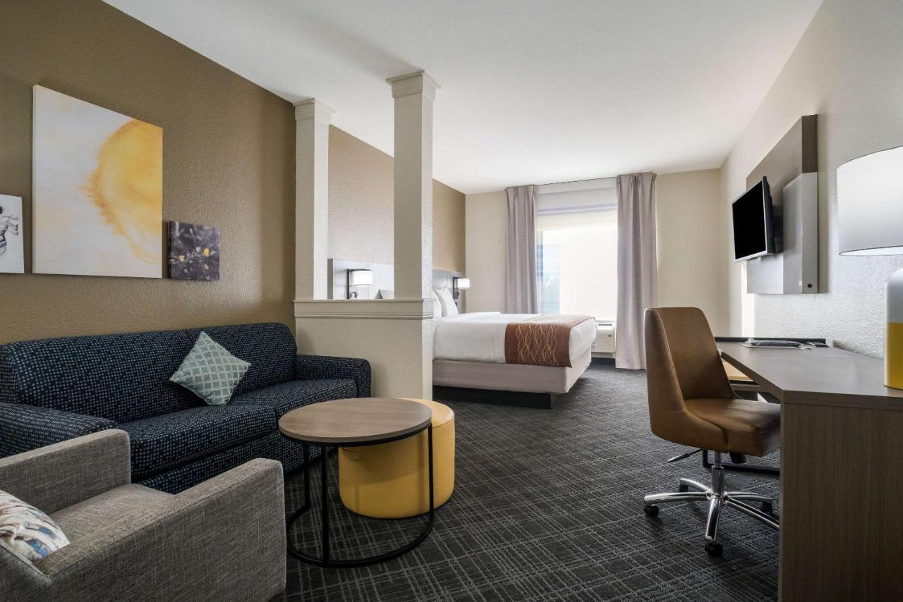 Comfort Inn & Suites Victoria North Экстерьер фото