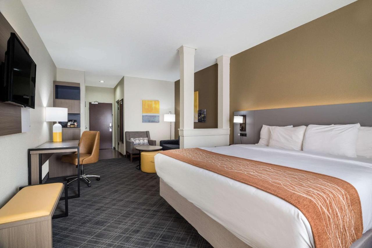 Comfort Inn & Suites Victoria North Экстерьер фото