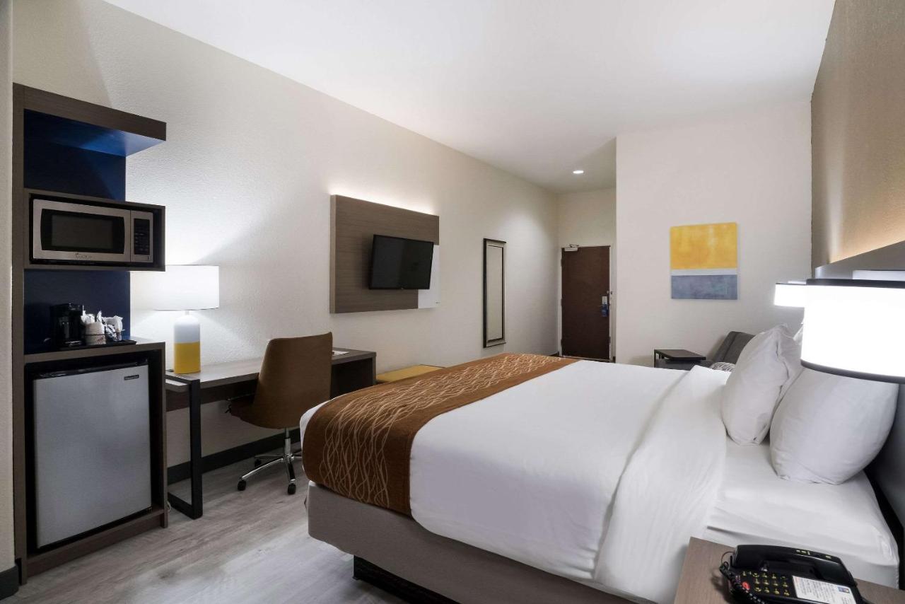Comfort Inn & Suites Victoria North Экстерьер фото
