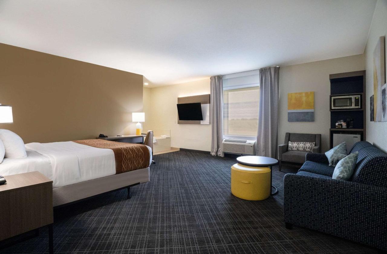 Comfort Inn & Suites Victoria North Экстерьер фото