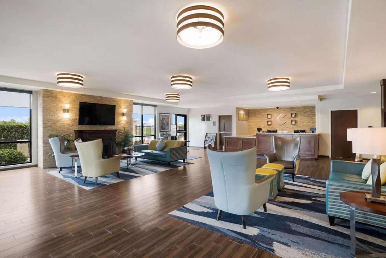 Comfort Inn & Suites Victoria North Экстерьер фото