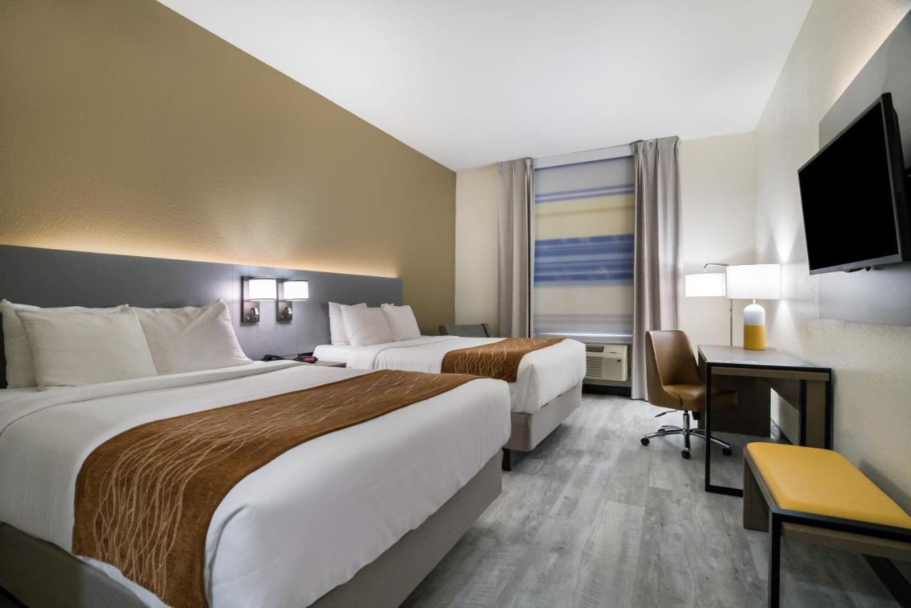 Comfort Inn & Suites Victoria North Экстерьер фото