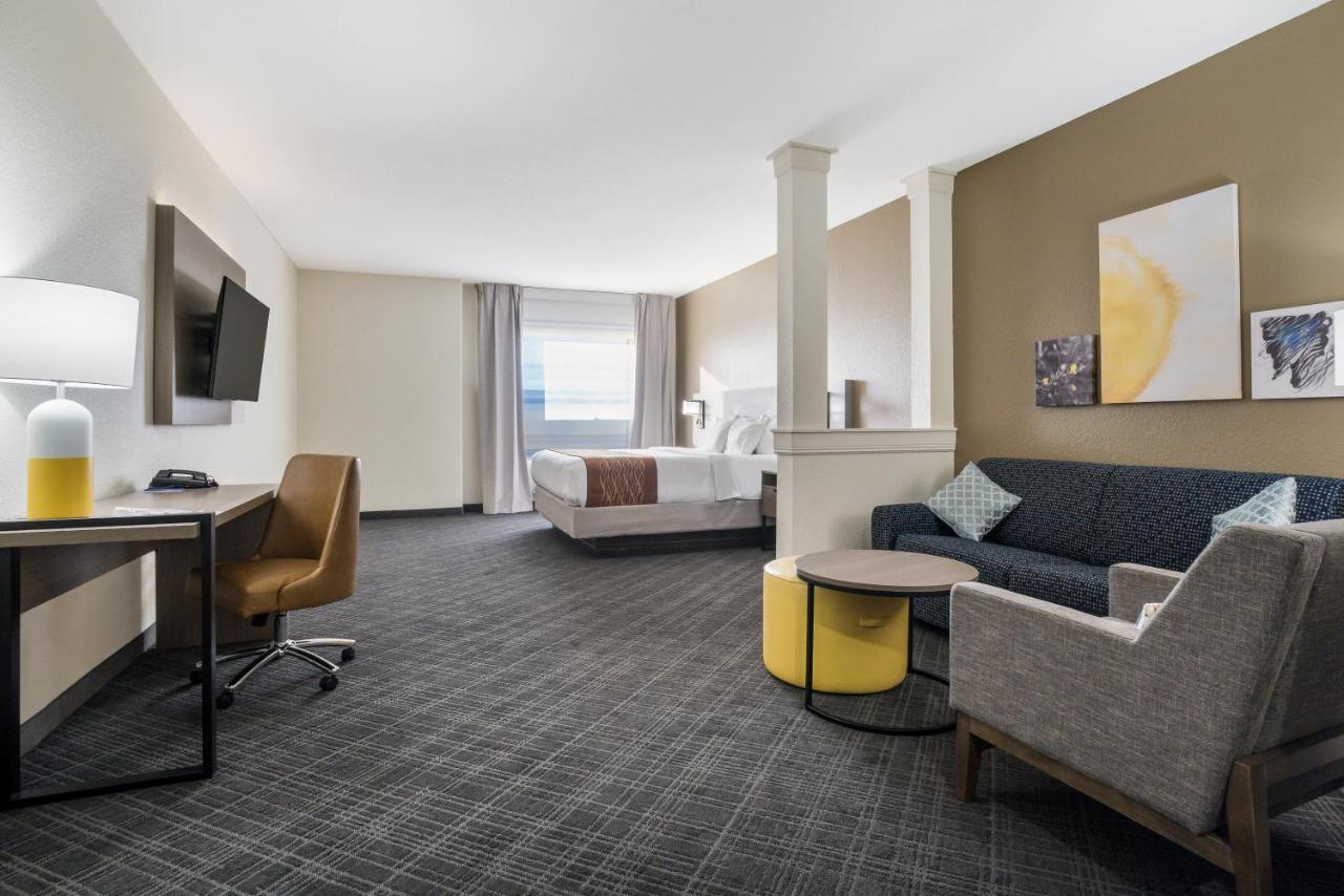 Comfort Inn & Suites Victoria North Экстерьер фото